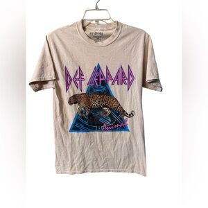 Def Leppard Animal Graphic T-Shirt small GUC small call out shown in picture